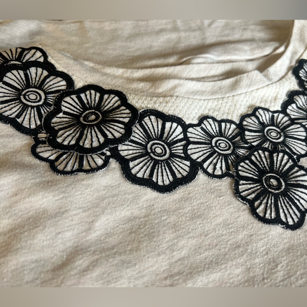 ANTHROPOLOGIE SATURDAY SUNDAY Embroidered Flower Floral Sweatshirt Top Size XS - Picture 3 of 11